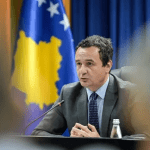 Kurti udhëton për në Francë, merr pjesë në Forumin e Paqes në Paris