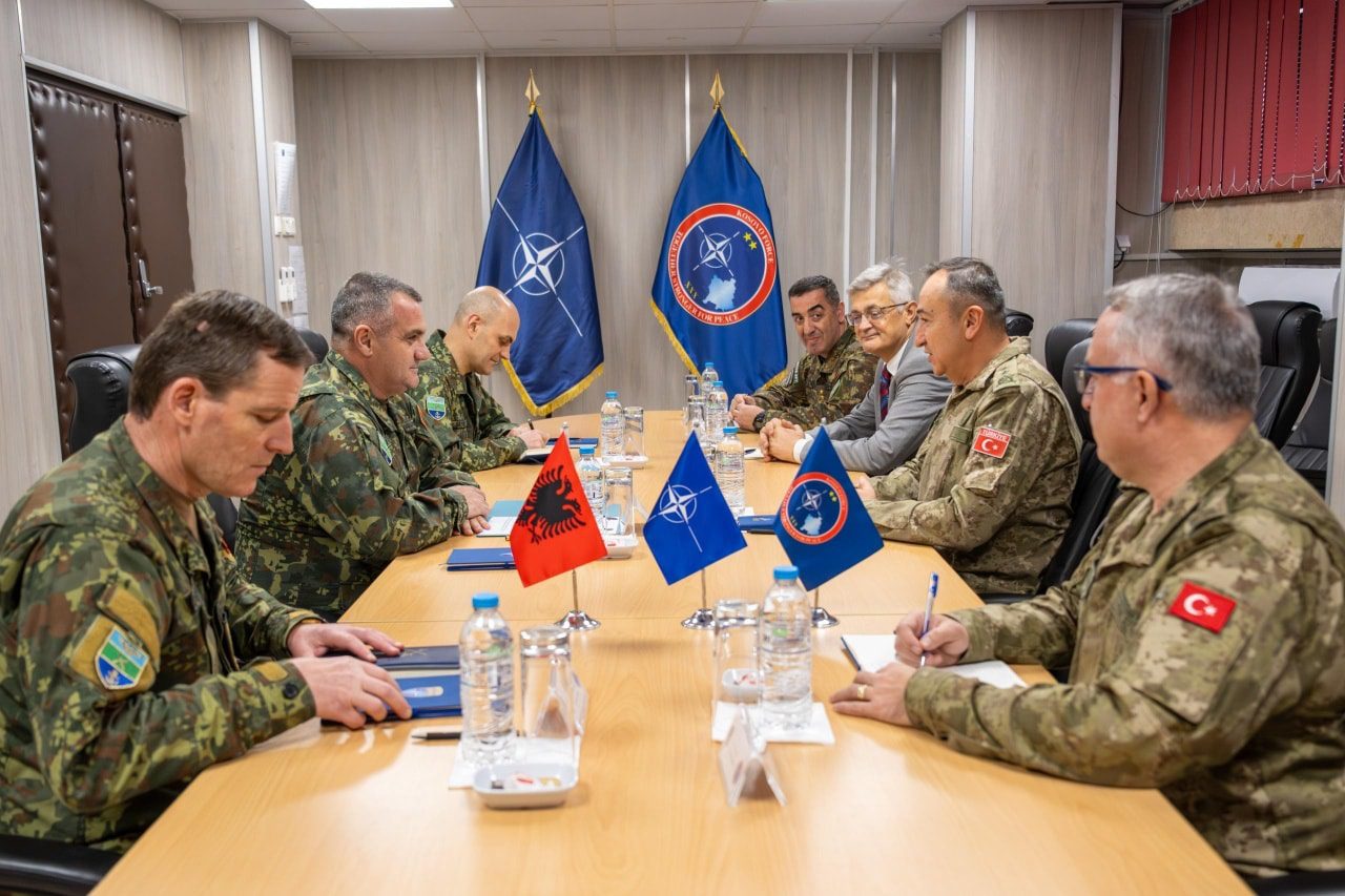 Komandanti i KFOR-it takon Kingjin, diskutojnë për situatën e sigurisë në Kosovë e rajon