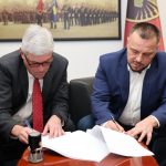 Nënshkruhet kontrata për furnizimin me sistemet mobile të artilerisë HUMVEE Hawkeye