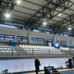 Policia ndërhyn në palestrën sportive në Mitrovicën e Veriut, ndalon zëvendësimin e karrigeve me simbole serbe