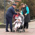 Policia e Kosovës sjell gëzim për fëmijët në Mitrovicën e Veriut me dhurata të Vitit të Ri