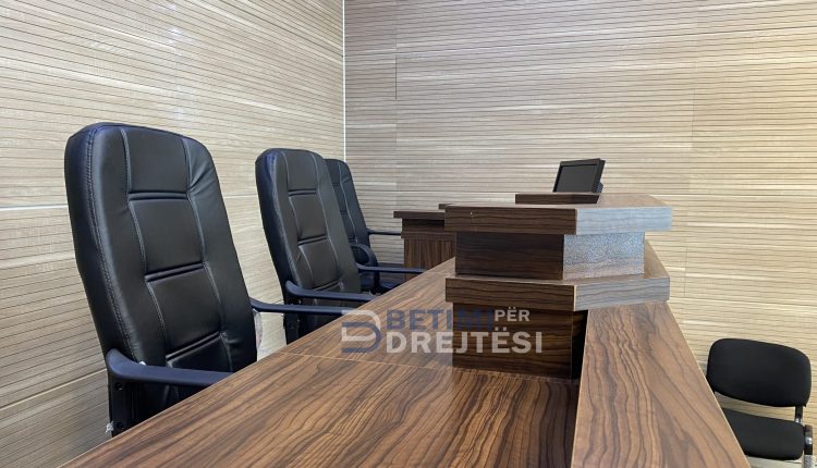 Anulohet seanca ndaj të akuzuarve për krime lufte Zoran Kostiq dhe Dragan Miloviq