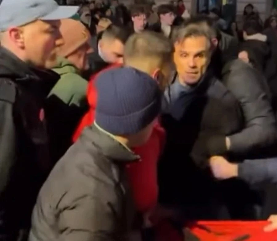 Albanska nacionalna zastava podiže tenzije na protestu u Novom Sadu