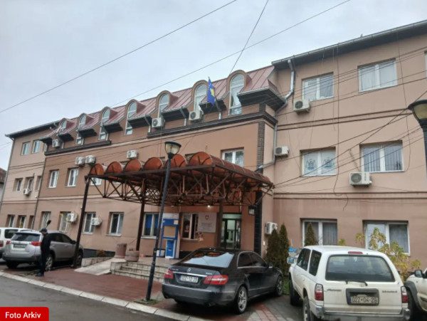 ​Ish-kryetari i Zveçanit dhe zyrtarët e larguar: Vendimet për ndërprerjen e kontratave janë të kundërligjshme