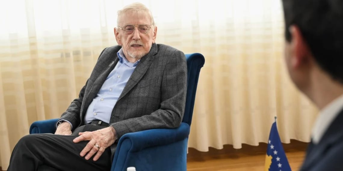 Voker proglašen „Večnim građaninom Štimlja“.