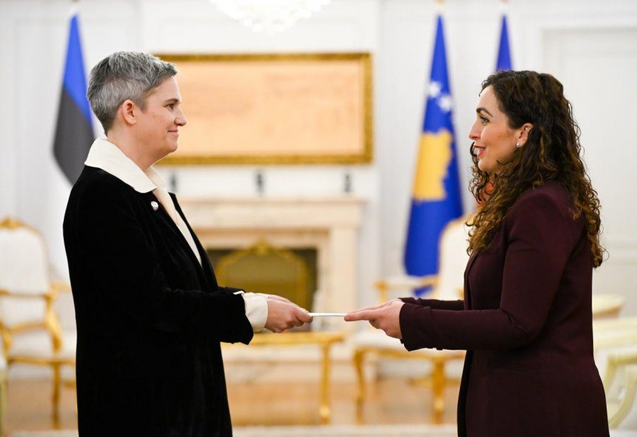 Vjosa Osmani prima akreditivna pisma nove ambasadorke Estonije, Karin Anne Maandi
