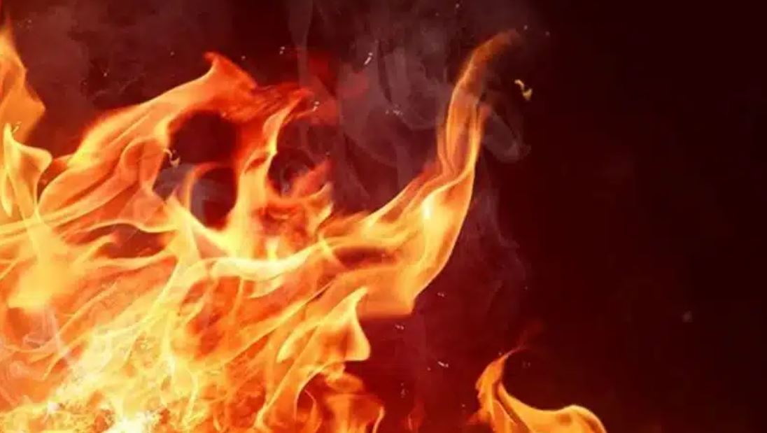 Požar zahvatio kuću u Gracu kod Vučitrna, preminula 80-godišnja žena.