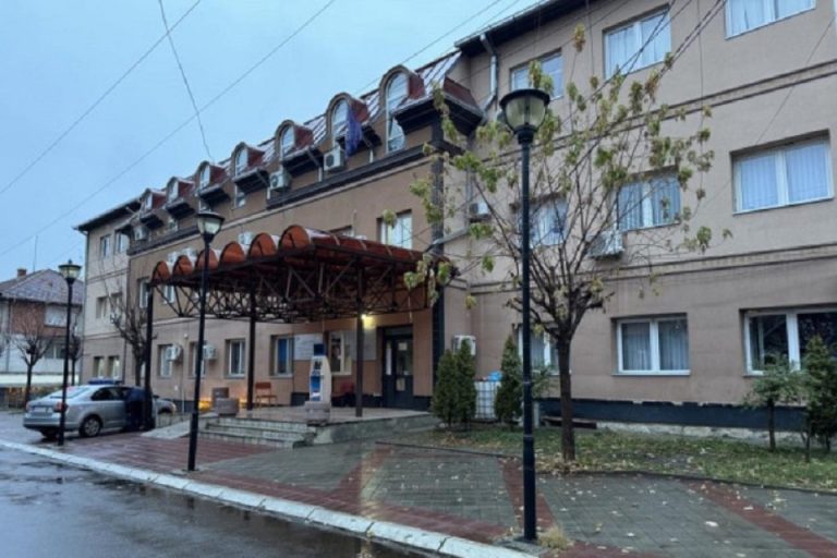 CREATOR: gd-jpeg v1.0 (using IJG JPEG v62), quality = 90