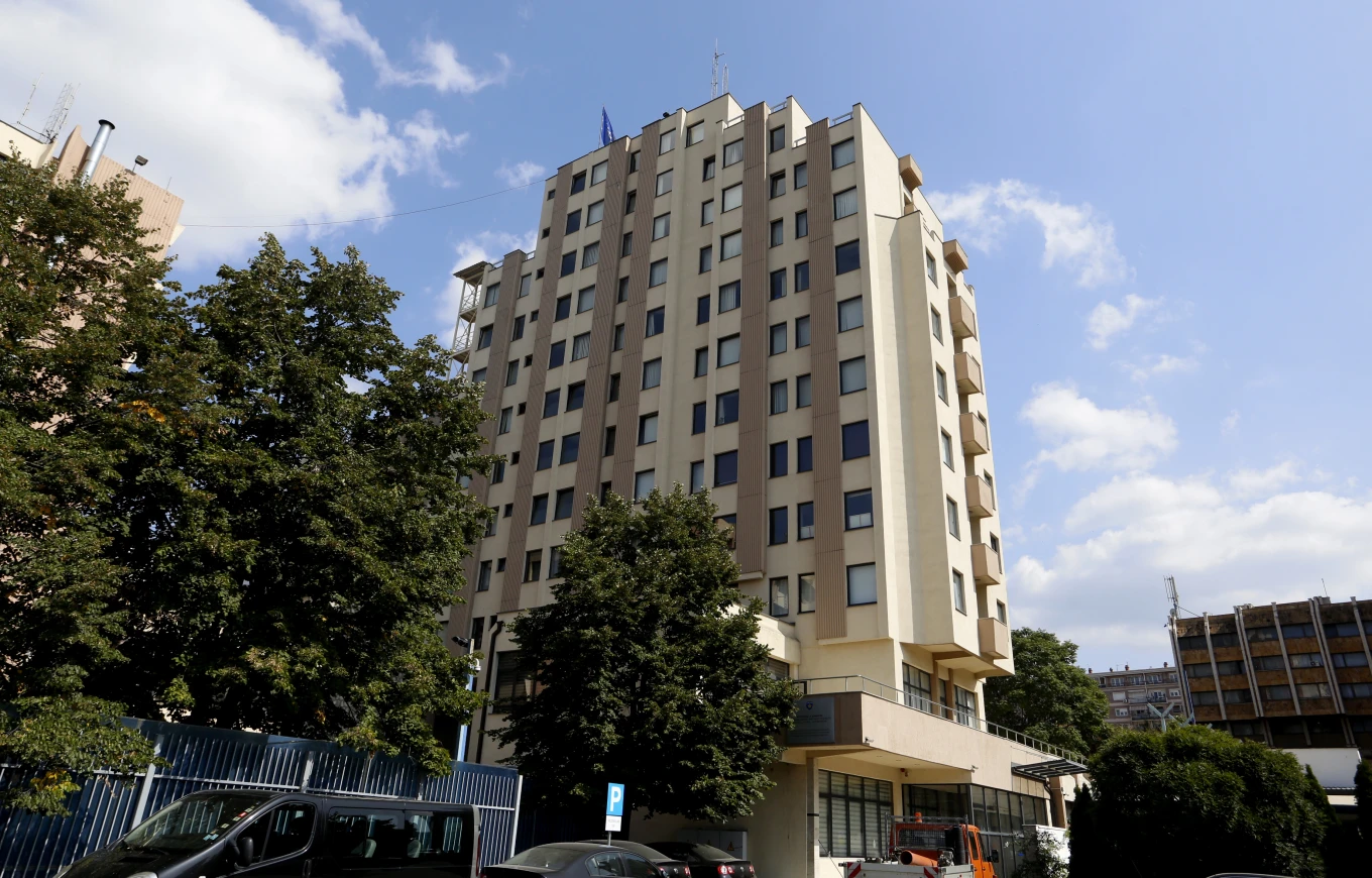 c42b7499-5851-41dd-9636-7e6be482afcf