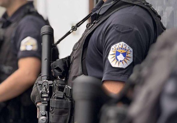 policia-njesia-speciale-arrme-shirit-arrestim-1-1536x1024~2