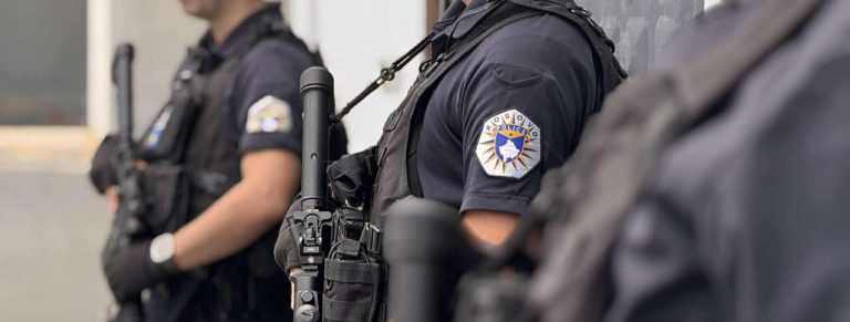 policia-njesia-speciale-arrme-shirit-arrestim-1-1536x1024~2