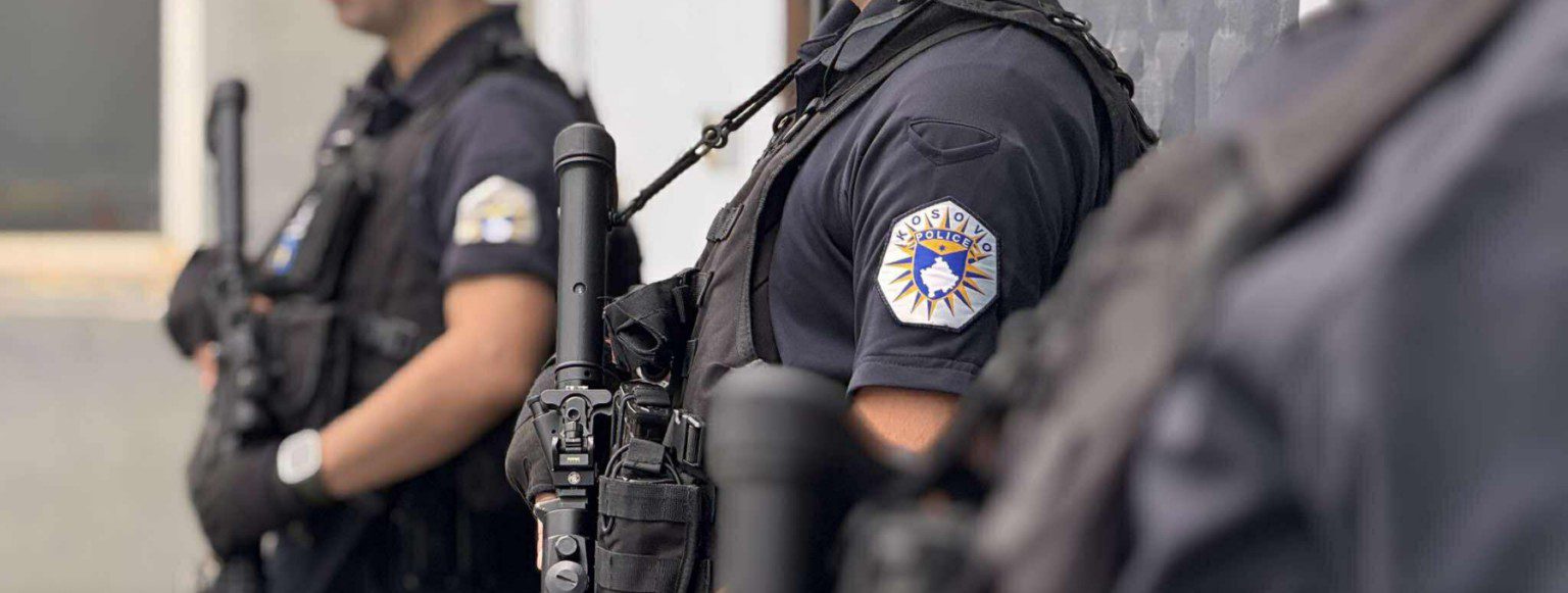 policia-njesia-speciale-arrme-shirit-arrestim-1-1536x1024~2